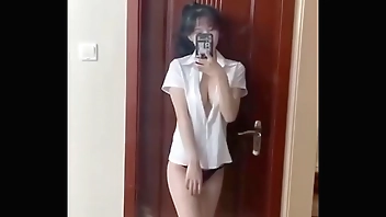 玩爆騷女·巨乳系列  大奶在手中揉 屁股在上面搖 [台灣] 找小姐加賴tt89e