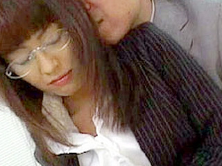 Thai slut swallows massive load on her virgin visage in Tokyo room